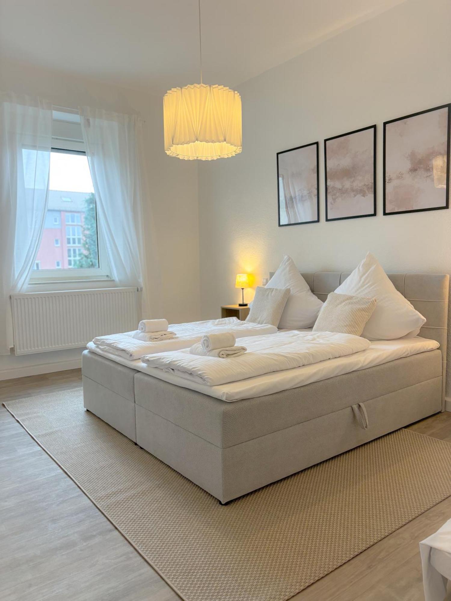Helles City Apartment Fuer Familien & Gruppen Neu-Ulm Exterior foto